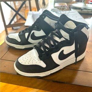 Size 8 BARELY WORN Nike Panda Dunks